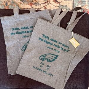 2 Eagles Gray Tote Bags